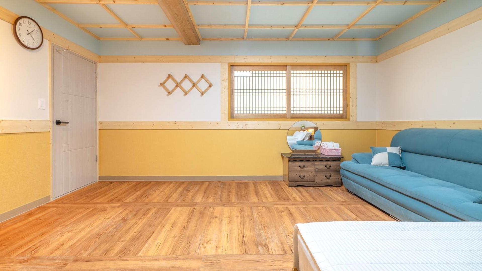 Gyeongju Gampo Byeolbit Hanok Pension Room photo