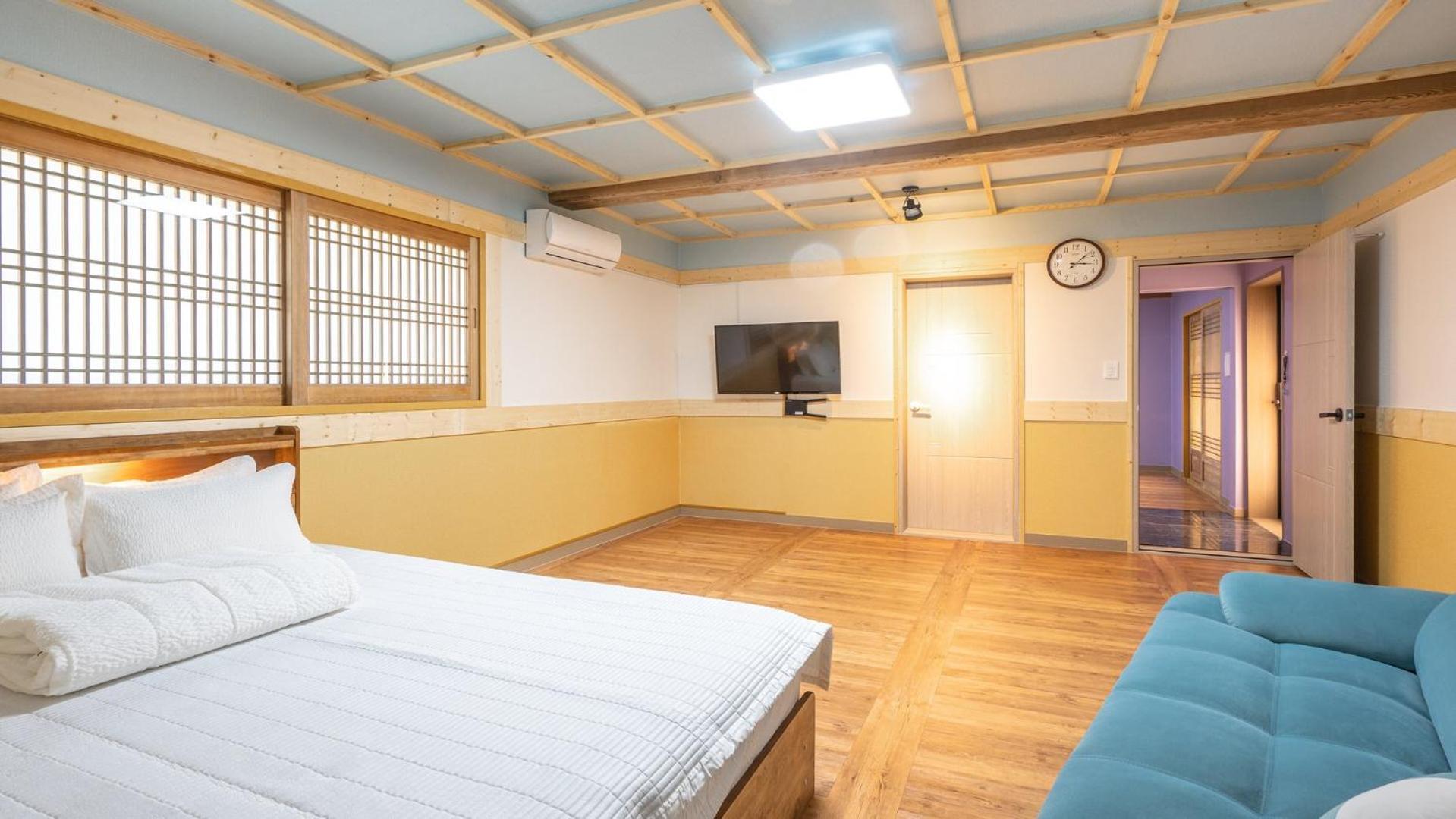 Gyeongju Gampo Byeolbit Hanok Pension Room photo