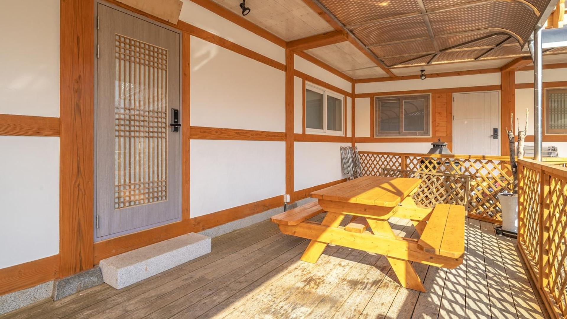 Gyeongju Gampo Byeolbit Hanok Pension Room photo