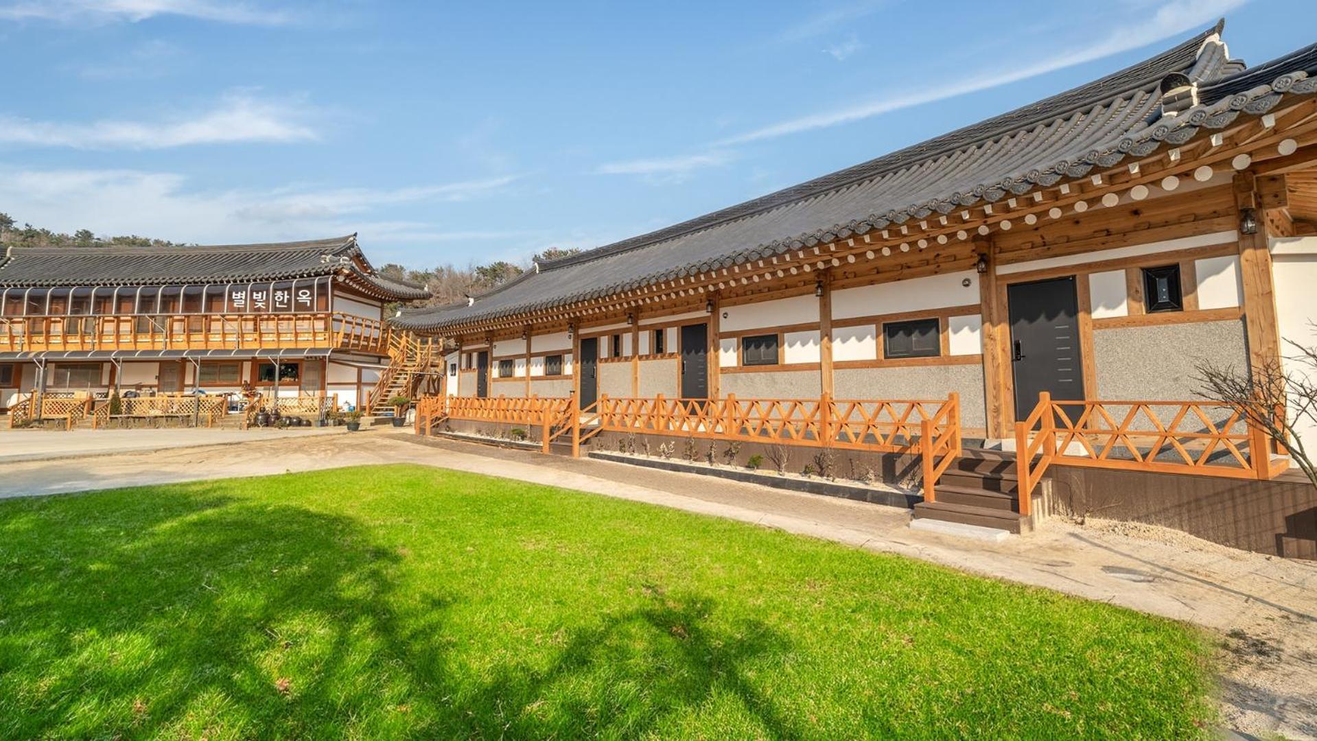 Gyeongju Gampo Byeolbit Hanok Pension Exterior photo